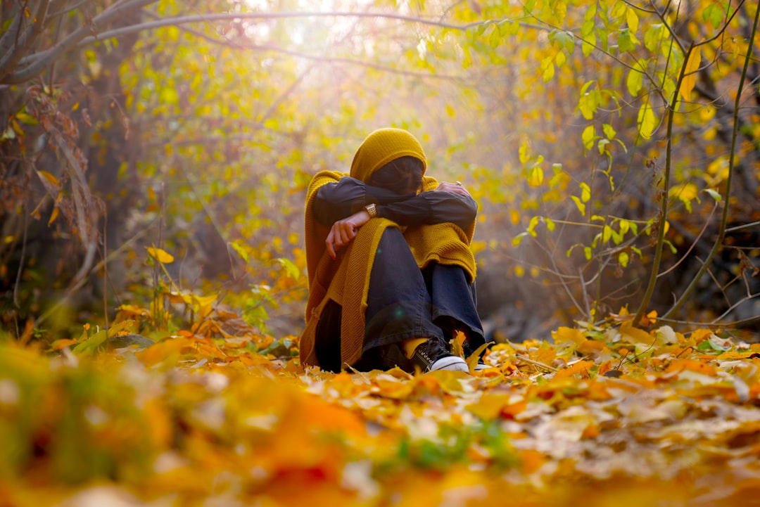 Aktives Seniorenpaar beim Spaziergang